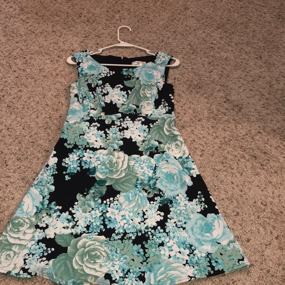 Short sleeve dress